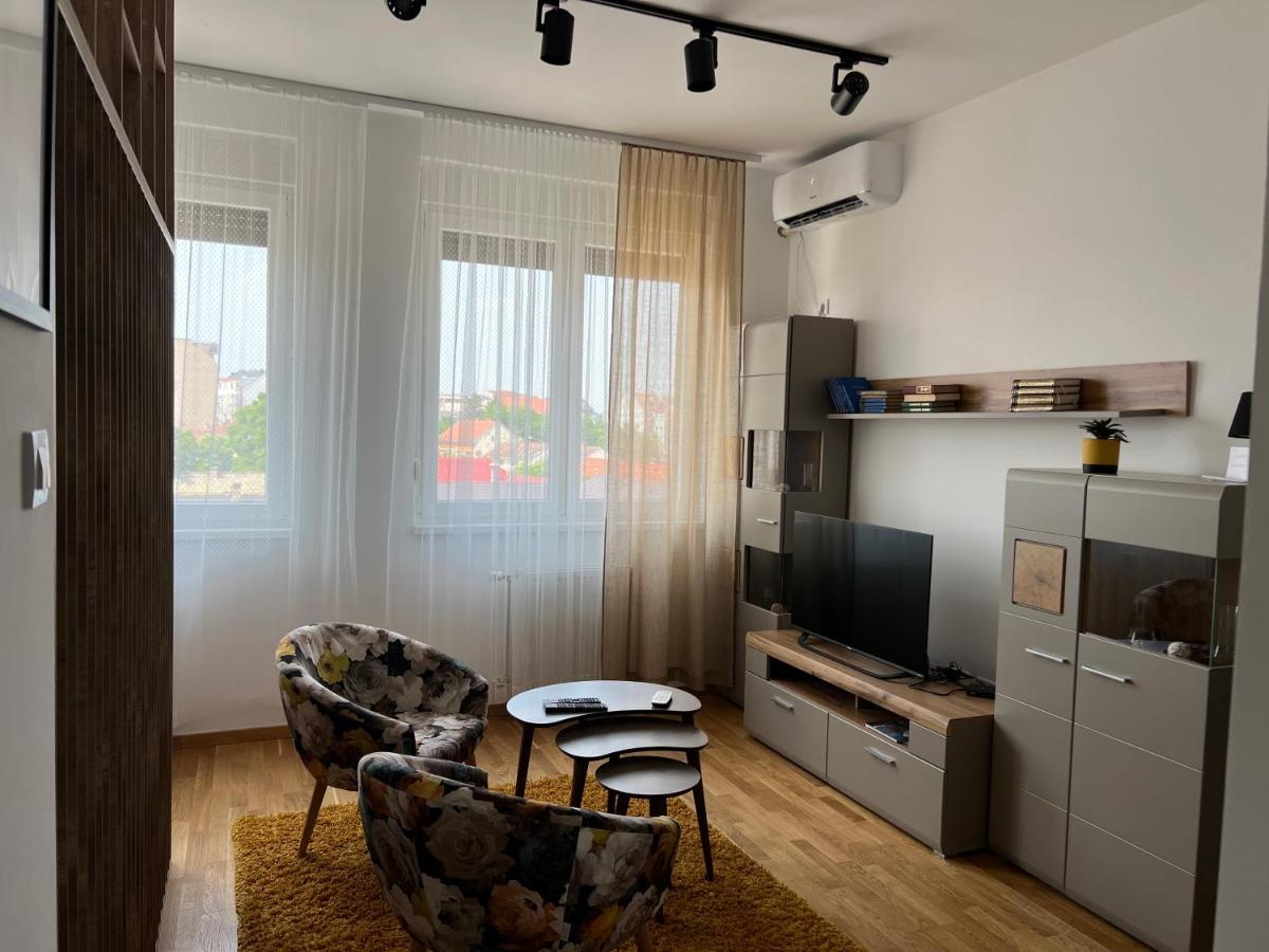 Apartment Charlie Private Parking โนวีซาด ภายนอก รูปภาพ