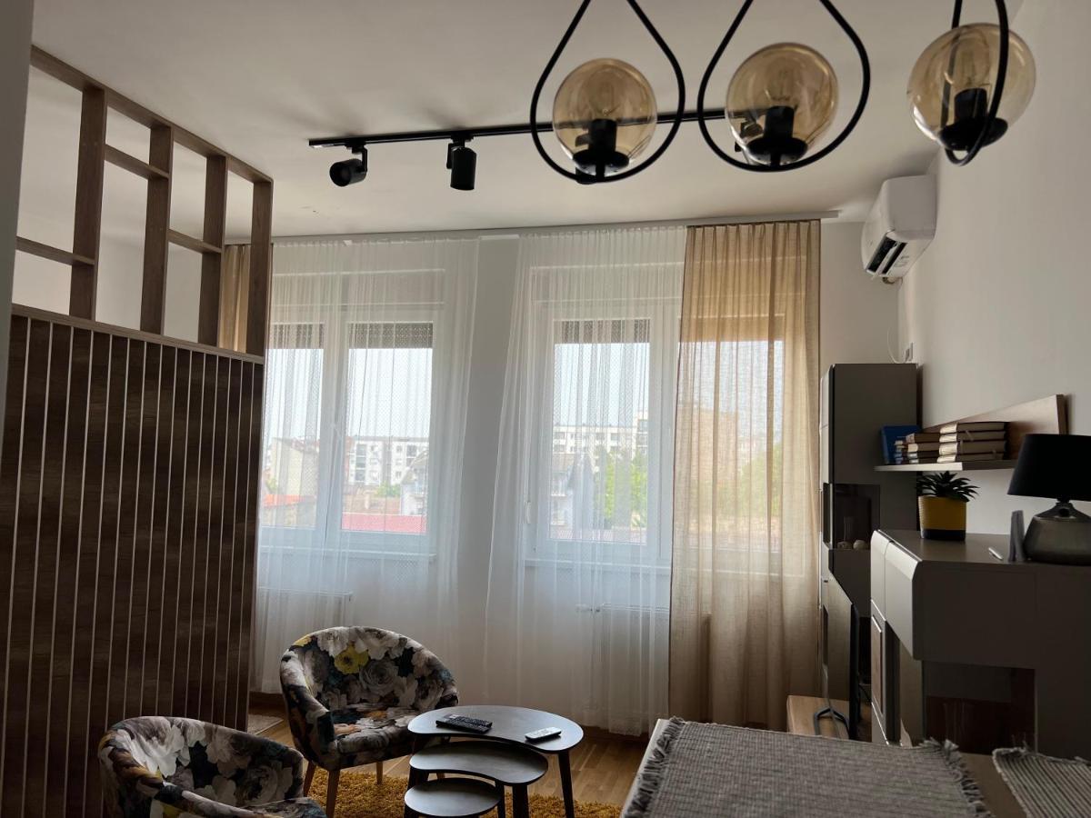 Apartment Charlie Private Parking โนวีซาด ภายนอก รูปภาพ